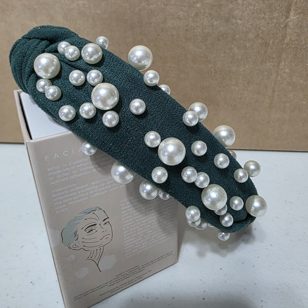 Source Unknown Dark Green Pearl Knot Headband. NWOT